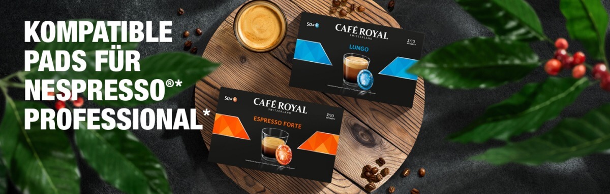 Café Royal Kaffeekapseln liegen auf einem Holzbrett