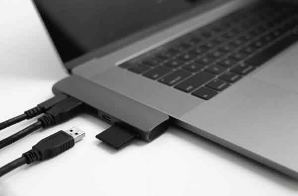 USB-C Hub Dockingstation an Laptop