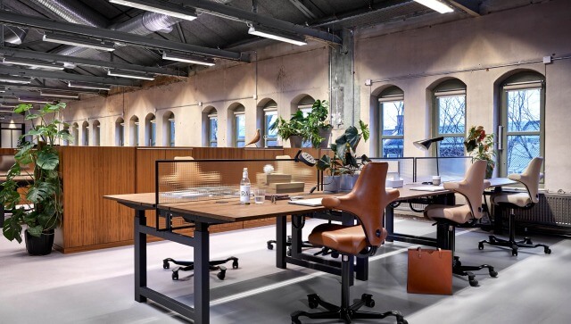 HÅG Capisco Bürostühle in einem modernen Office