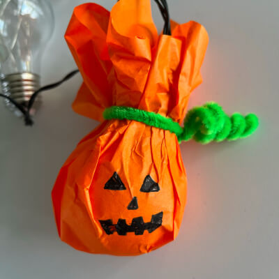 Kürbis-Lampe für Halloween-Girlande Schritt 3