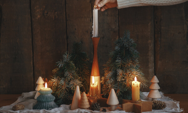 Weihnachtliche Wachskerzen