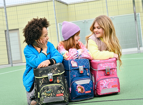 3 Schulkinder mit Step by Step Schulthek