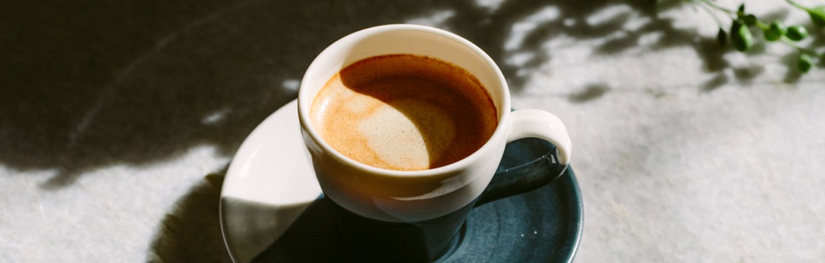Eine Tasse gefüllt mit Delizio Kaffee