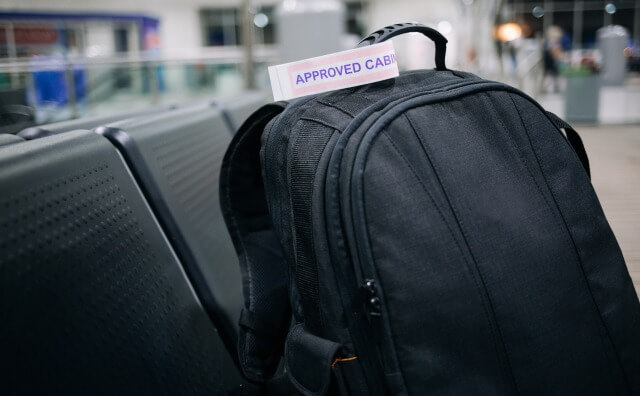 Ein Business-Rucksack an einem Flughafen